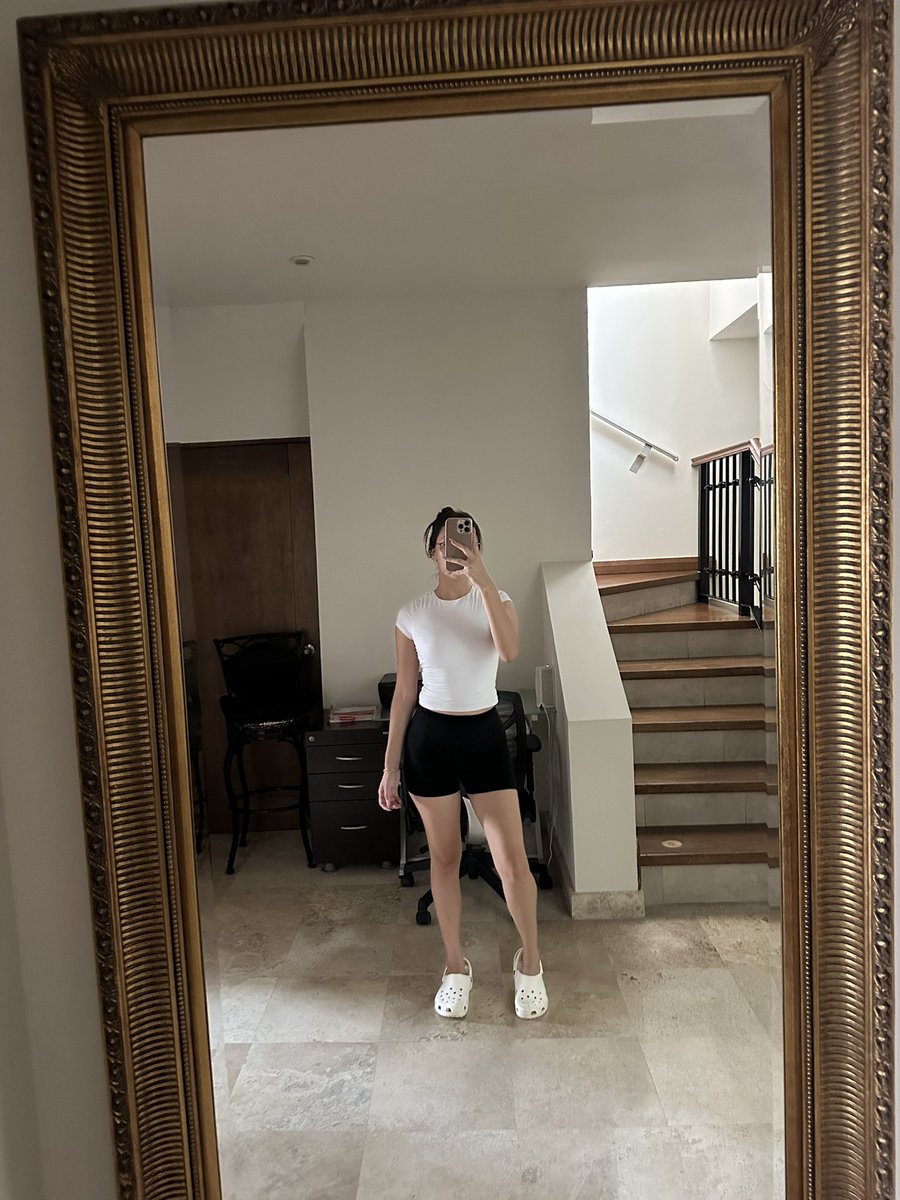Ari tweet media