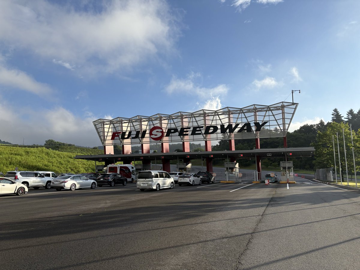 Yamamnwd's tweet photo. きたよ
#F1 https://t.co/DXZ6MZp2gT