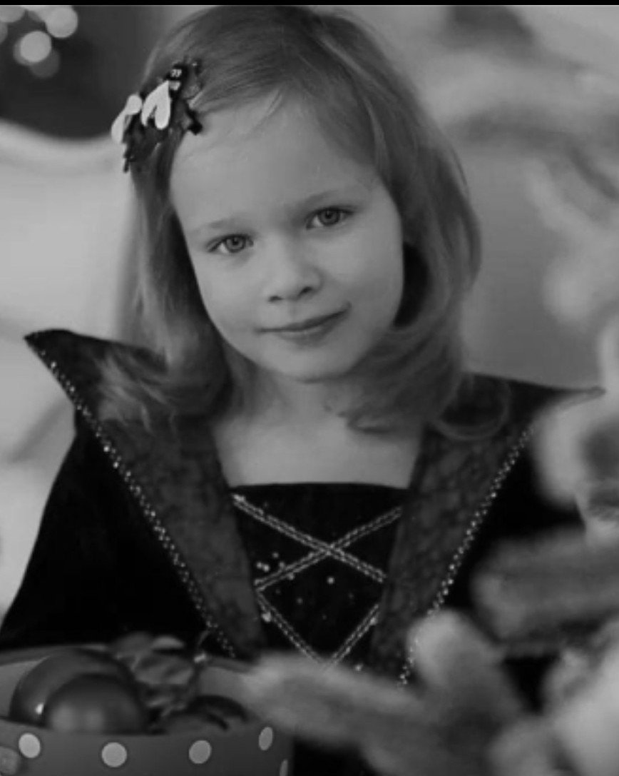 DakdaR22's tweet photo. Six-year-old Sofiia lost her life in a Russian missile strike on Chernihiv on August 19, 2023💔. 

A Russian missile struck the Chernihiv Regional Music and Drama Theater, claiming seven lives and injuring more than a hundred people.🙈

Such beautiful girl 💔
RIP🙏 https://t.co/UB4Go63D8t