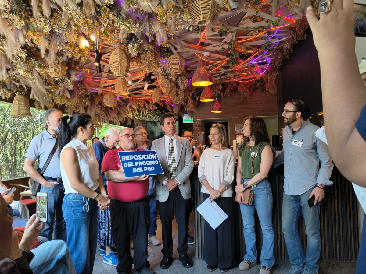 VOZ_DELACIUDAD's tweet photo. No hemos dejado de trabajar ni un solo dia, COPACOs de 7 alcaldías seguimos recabando firmas para exigir a las y los diputados la reposición del proceso del #PGD. Pero necesitamos más apoyo de la ciudadanía, si quieres sumarte y no sabes dónde firmar o cómo ayudar, ¡escríbenos!. https://t.co/rmbUUJsnlT