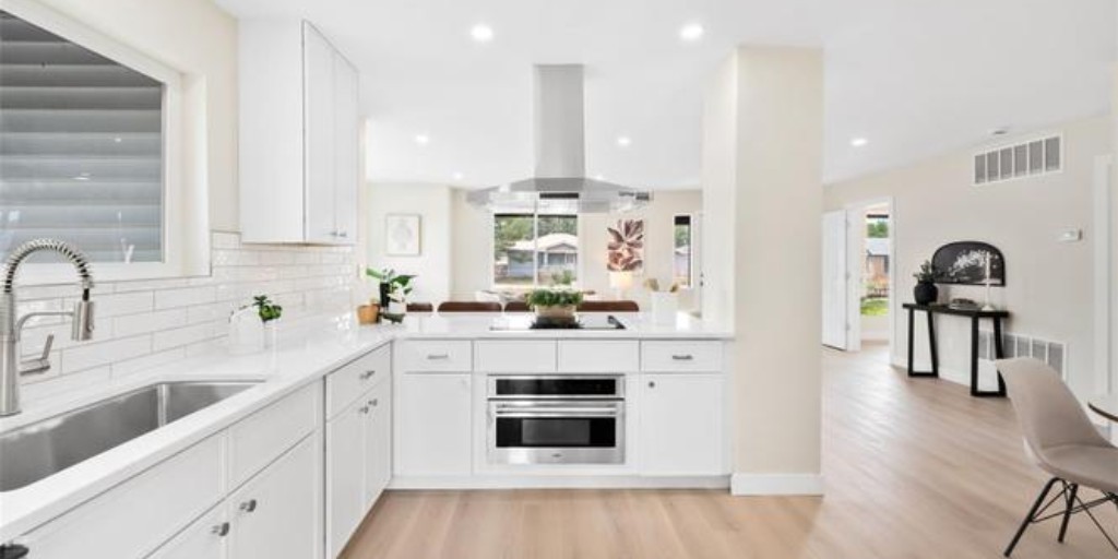 IronBridgeIBL's tweet photo. Are you wondering how you can fund your next fix and flip? Please reach out to learn how! 

https://t.co/J3mAGgJZzZ

#fixandflip #hardmoneylender #realestateinvesting https://t.co/vFiURCMcQF