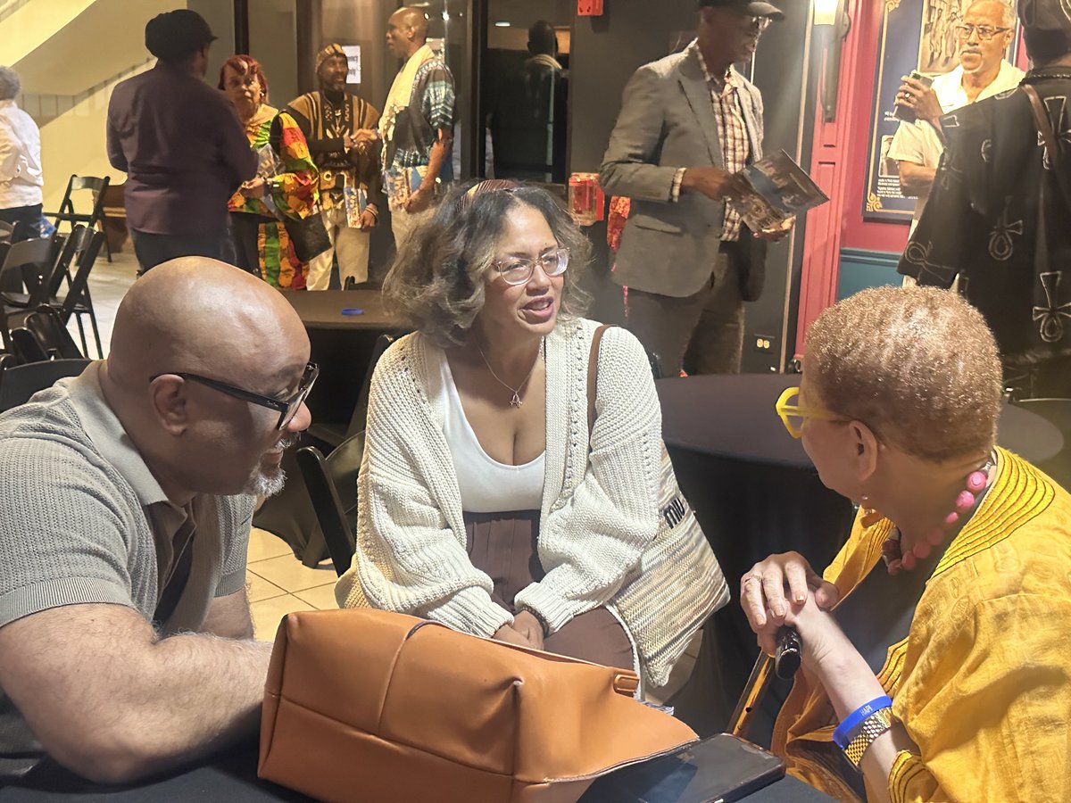 HapiFilm's tweet photo. HAPI  in the Chi!!!! This was an incredible meeting of energies!!! This is us hanging out at the Dusable museum in Chicago at the HAPI opening reception🔥🔥🔥🔥 https://t.co/fkFnvHNqFP