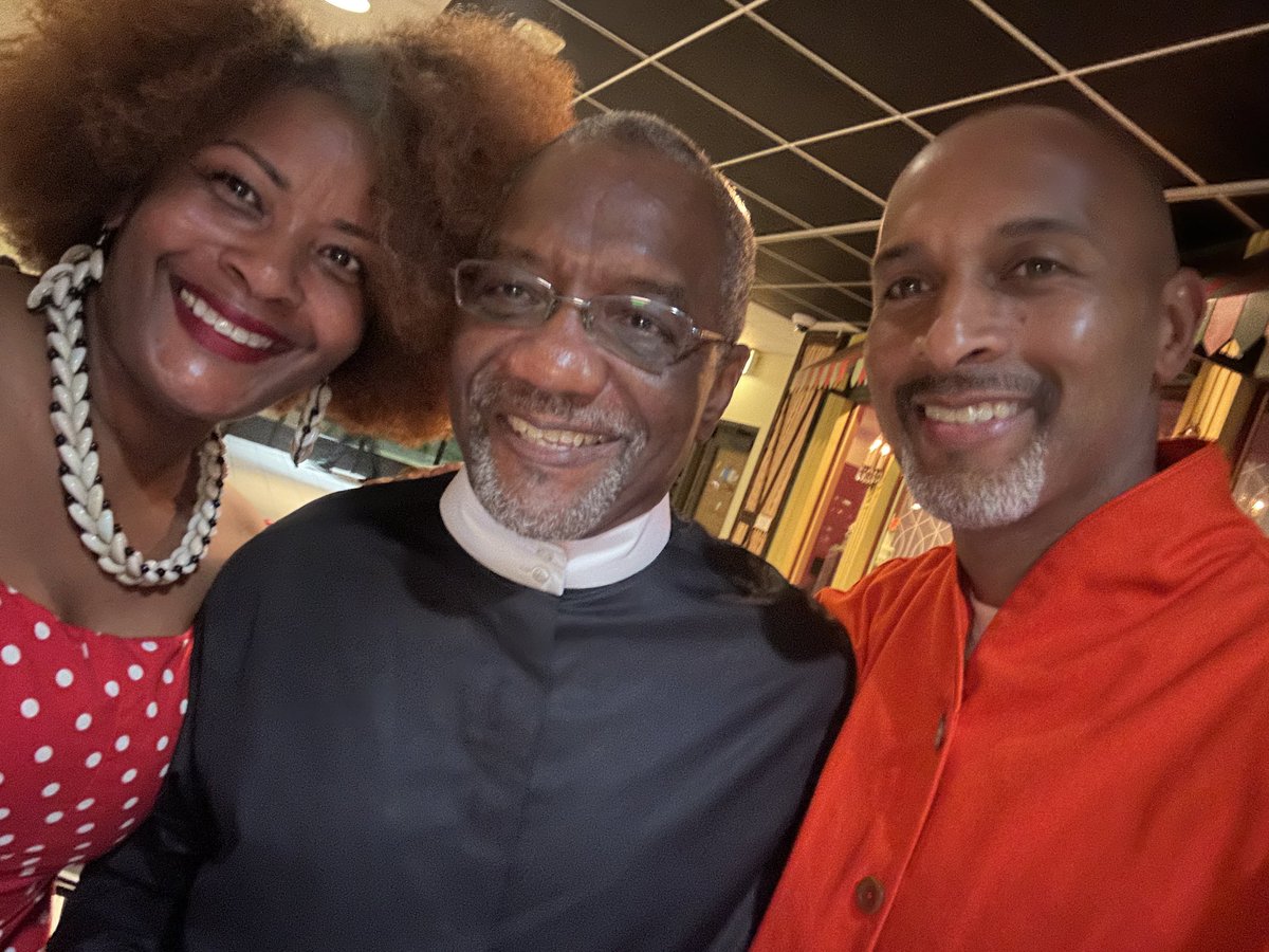 HapiFilm's tweet photo. HAPI  in the Chi!!!! This was an incredible meeting of energies!!! This is us hanging out at the Dusable museum in Chicago at the HAPI opening reception🔥🔥🔥🔥 https://t.co/fkFnvHNqFP