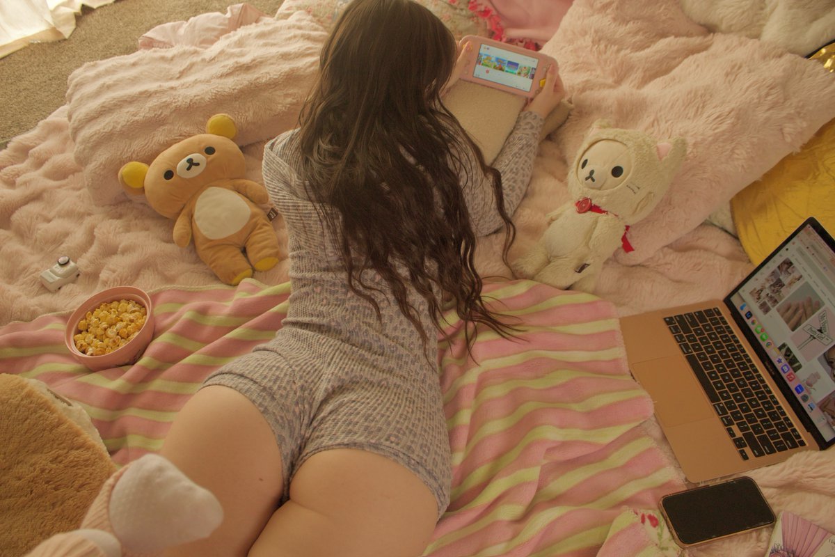 balletcoregf's tweet photo. slumber party at my place? — ᨳଓ . https://t.co/kdNE8EVH3a
