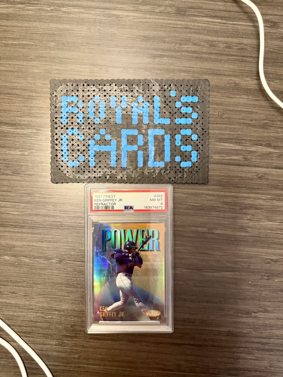 Royals_Cards's tweet photo. First pickup featuring something my wife made me and hid in my suit case https://t.co/wG1xUthAfn