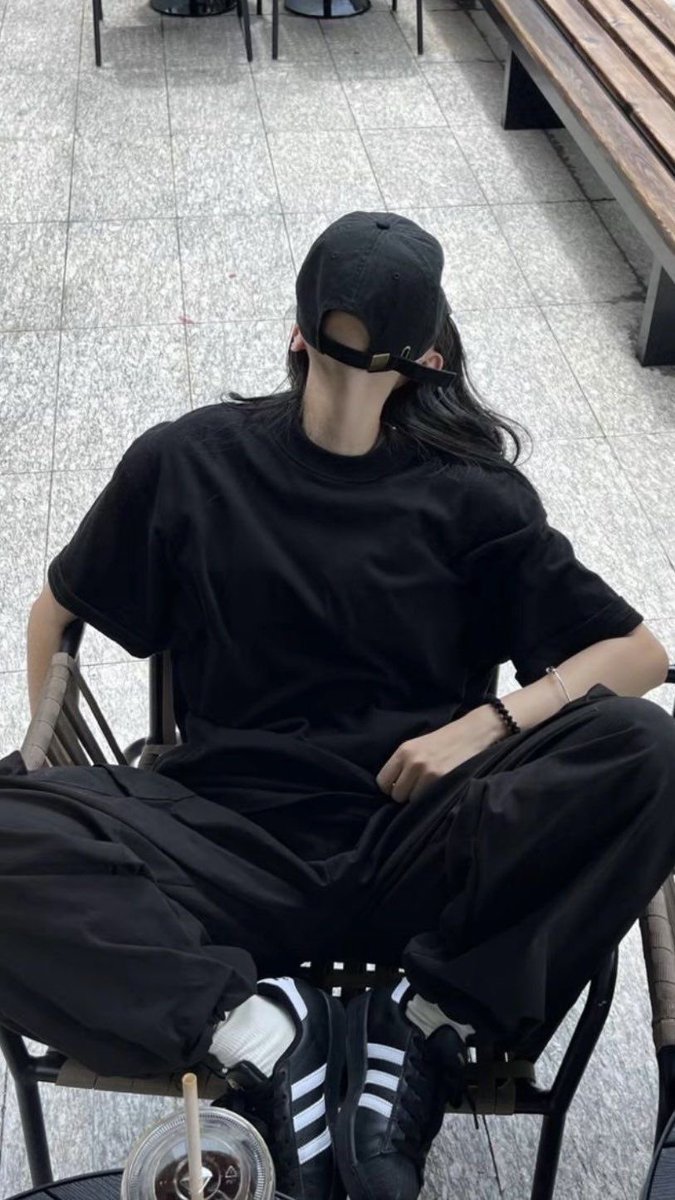 wegoncri's tweet photo. Thinspo thread 🧵🪡 except it’s masc version because i’m tierd of never seeing people who look like me in these 
•*•*•*•*•* 
enjoy 
(none of the photos are mine) https://t.co/IodFKiKSOt