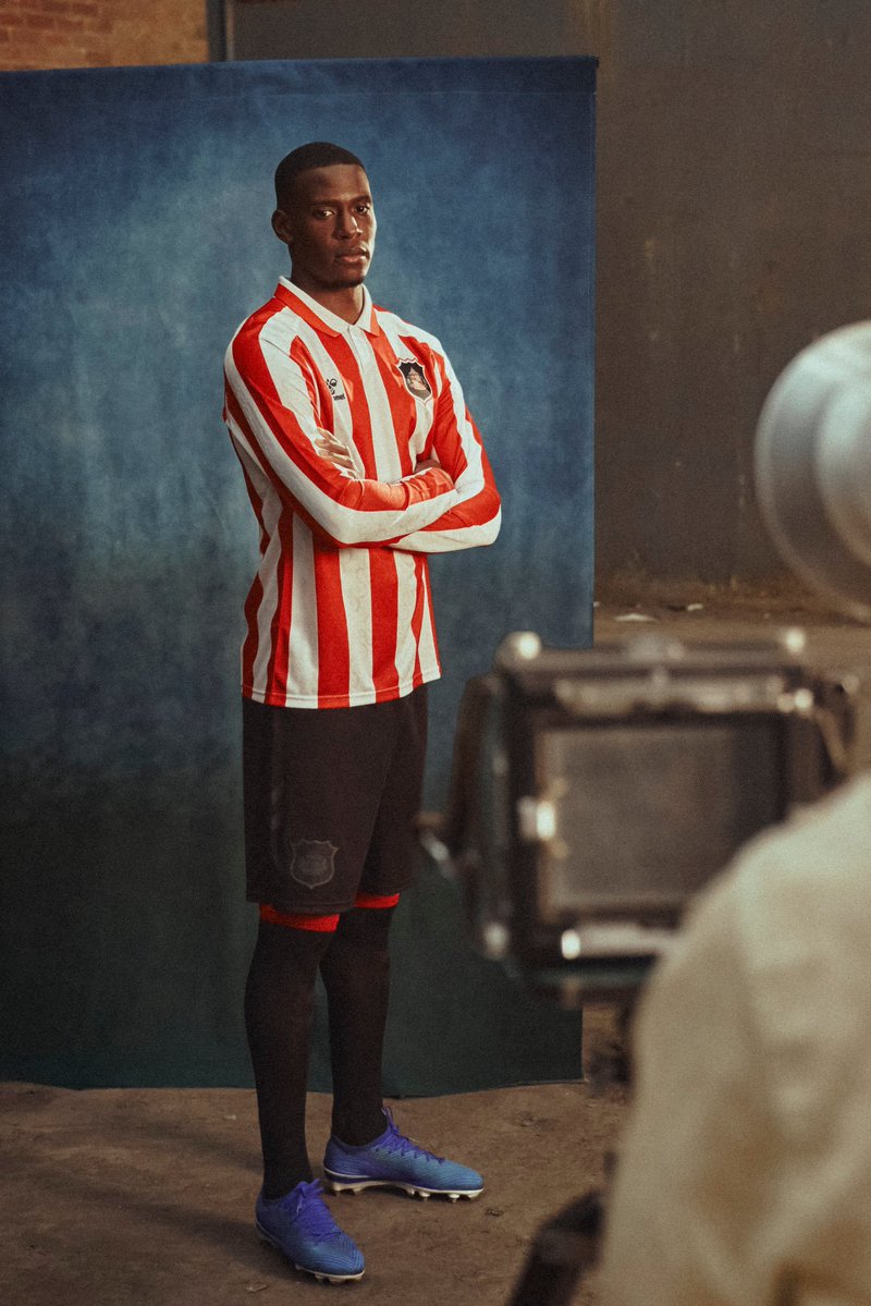 allfootb_update's tweet photo. OFFICIAL:  ✅ ✅

Sunderland release home kit season 2026/27

#SunderlandAFC 🔴⚪ https://t.co/2nA9NVsz0Y