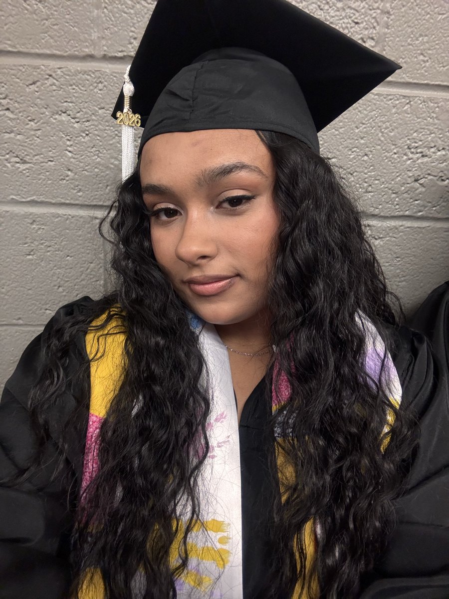 _KYN12's tweet photo. Life Update 🎓❤️ https://t.co/EPXXdziIeH
