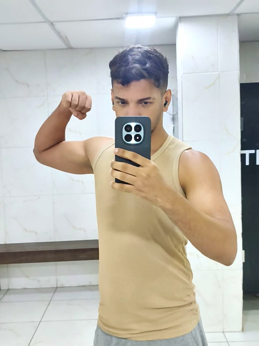 devastated_i's tweet photo. Pump de hoje https://t.co/GsPbQhGiVL