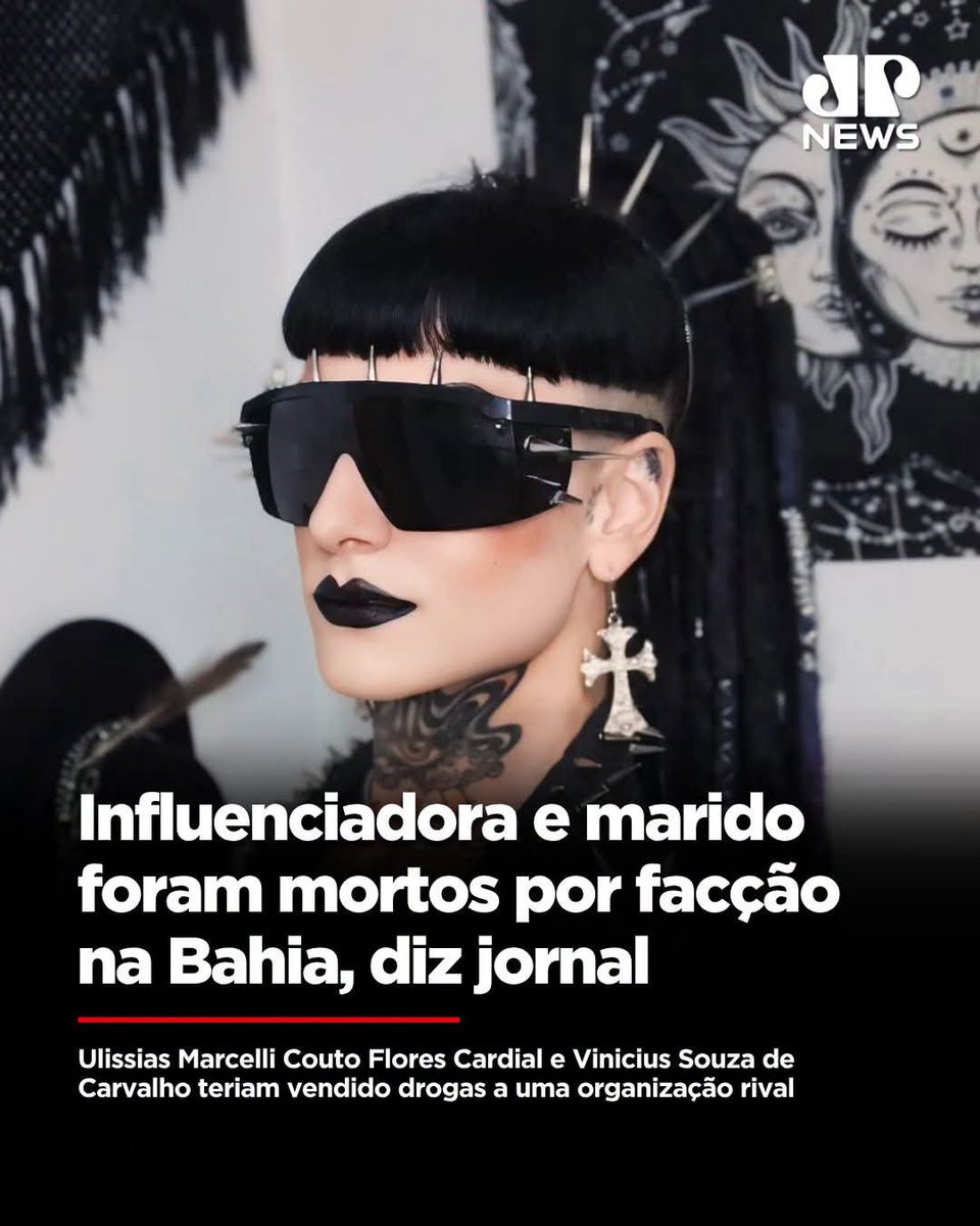SensoCrtico1's tweet photo. A Polícia Civil da Bahia identificou a motivação do assassinato da influenciadora e empresária Ulissias Marcelli Couto Flores Cardial, de 30 anos, e de seu marido, Vinicius Souza de Carvalho, 28. De acordo com uma fonte consultada pelo jornal Correio, o casal foi executado por integrantes de uma facção criminosa após comercializar drogas sintéticas adquiridas de um fornecedor não autorizado pelo grupo que atua em Porto Seguro, no extremo sul do estado.

📺 Confira na JP News