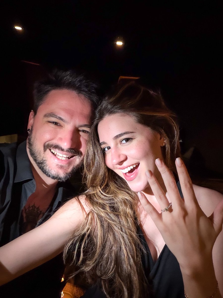 felipeneto's tweet photo. Nós vamos nos casar!!!!!!
E eu guardei o anel na cueca pq não tinha onde esconder dela (mas tava na caixinha). 
Nunca tive tanta certeza de algo na minha vida quanto tenho dela. https://t.co/5SY2QCjGVV