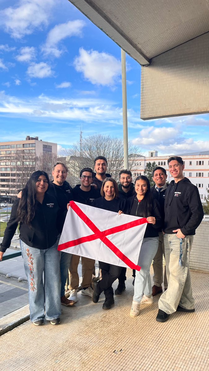 cfolcvaldivia's tweet photo. 🇨🇱 ¡Valdivia rumbo a Europa! 🌎
En una visita protocolar, la Compañía Folclórica de Valdivia se reunió con la alcaldesa de Valdivia para recibir la despedida oficial antes de iniciar nuestra gira internacional.
LLevaremos el nombre de Valdivia, y Chile a escenarios de 🇮🇹, 🇭🇺 y 🇷🇸 https://t.co/NPkYaVk8cq