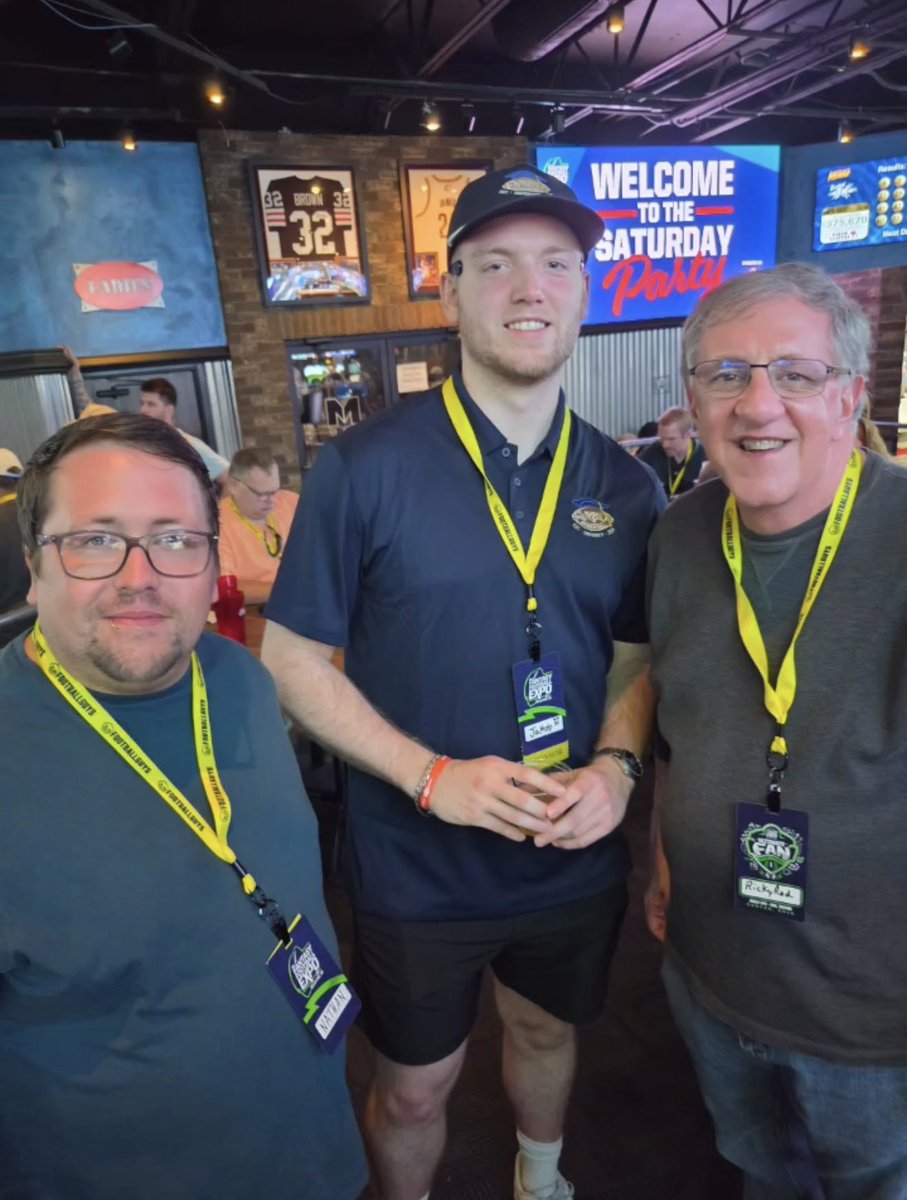 EVERNET_MKTG's tweet photo. What a great weekend connecting with growing businesses @theffexpo!

Shoutout to @FantasyBoss a growing league management app bringing in @AhmanGreen30🔥

We’re excited for the upcoming conversations in the coming weeks and getting into the #NFLKickoff 

#FFExpo26 #FootballHoF https://t.co/rsxHwe6A8t