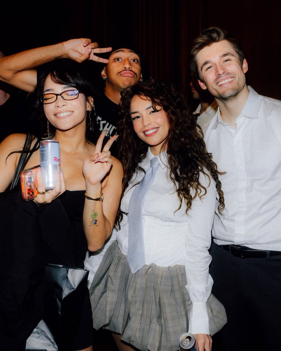 CinnaUpdatess's tweet photo. Cinna with Yugi, Valkyrae &amp; Ludwig from Streamer University 📷

[via maxamillionpolo on IG] https://t.co/2uUOlW0mAL