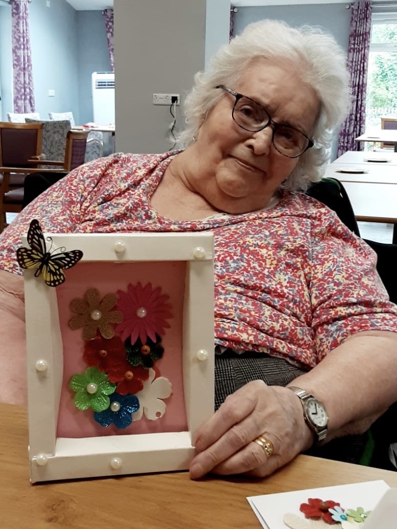 RiderHouseNursH's tweet photo. We have been making summer flower cards, as we have some family birthdays coming up. We're so proud of how these turned out #ArtsAndCrafts #SummerFlowers #BirthdayCrafts #Creativity https://t.co/rKGtHOzgCt