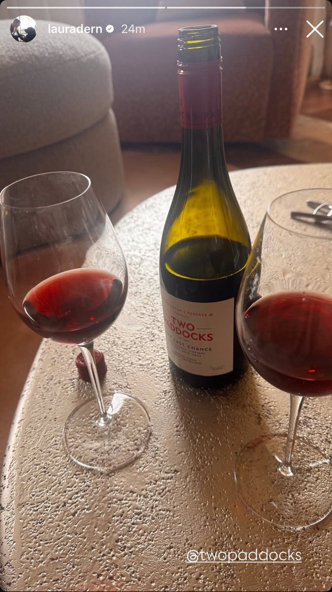 DocOldFossil's tweet photo. laura and nicole raising a glass of two paddocks in honor of sam i'm crying 🥹 https://t.co/r4yxNuhv6t