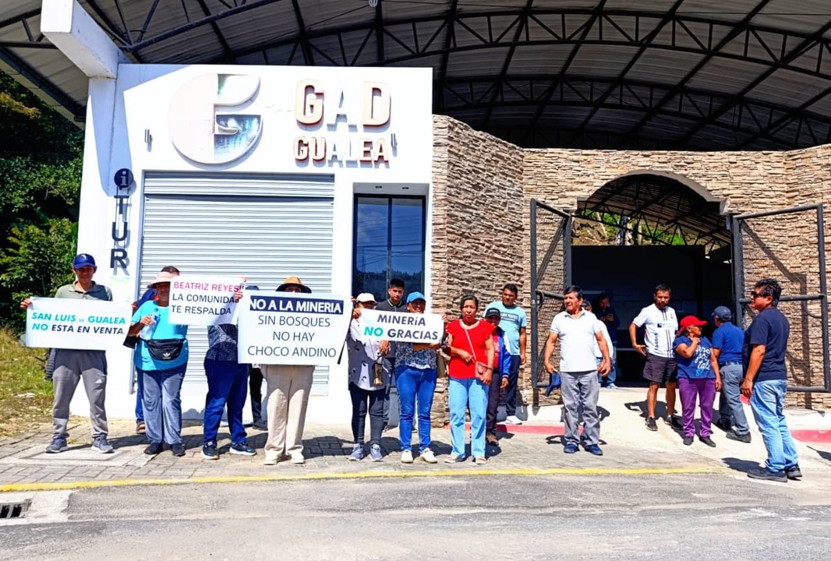 APTNorteEcuador's tweet photo. @PoliciaEcuador @ARCOM_Ecu @EcuadorMAE @DEFENSORIAEC 🆘 La inconsulta concesión minera La Conquista, ubicada entre las parroquias rurales #Gualea y #Pacto del DMQ, Chocó Andino, opera sin control y seguimiento del Estado Central y, sin actos administrativos previos.

#MelinachangoFueradelChocóAndino 

🗣
https://t.co/UcENdDE8Wd
📸 https://t.co/aNWUFyd4q4