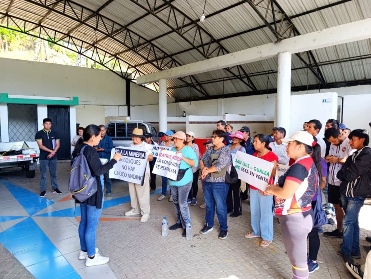 APTNorteEcuador's tweet photo. @PoliciaEcuador @ARCOM_Ecu @EcuadorMAE @DEFENSORIAEC 🆘 La inconsulta concesión minera La Conquista, ubicada entre las parroquias rurales #Gualea y #Pacto del DMQ, Chocó Andino, opera sin control y seguimiento del Estado Central y, sin actos administrativos previos.

#MelinachangoFueradelChocóAndino 

🗣
https://t.co/UcENdDE8Wd
📸 https://t.co/aNWUFyd4q4