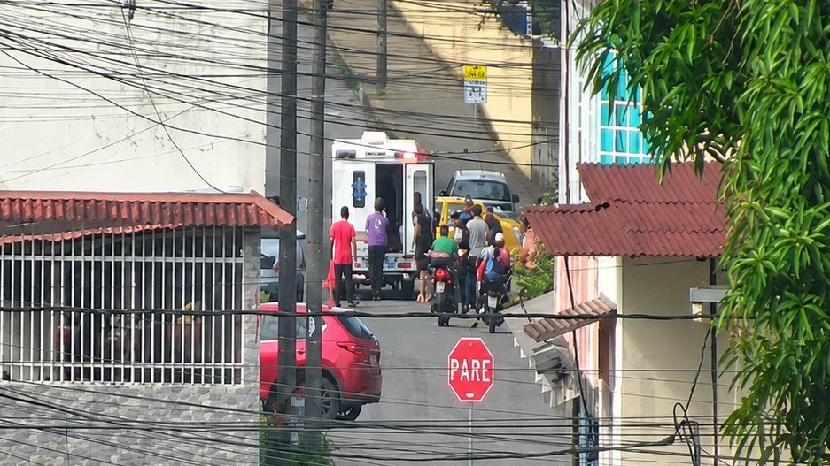 ecu911Ibarra's tweet photo. 📍#Sucumbíos | 🚔 Dos personas heridas, recibieron la atención de recursos coordinados por el @ECU911_  en #NuevaLoja que recibió la alerta desde las calles Miguel Iturralde y Venezuela, en el cantón #LagoAgrio.

🚑 Los afectados fueron trasladados por las unidades de primera respuesta hasta una casa de @Salud_Ec donde quedaron en condición estable.

☎️📞 #LíneaÚnicaParaEmergencias 9⃣1⃣1⃣