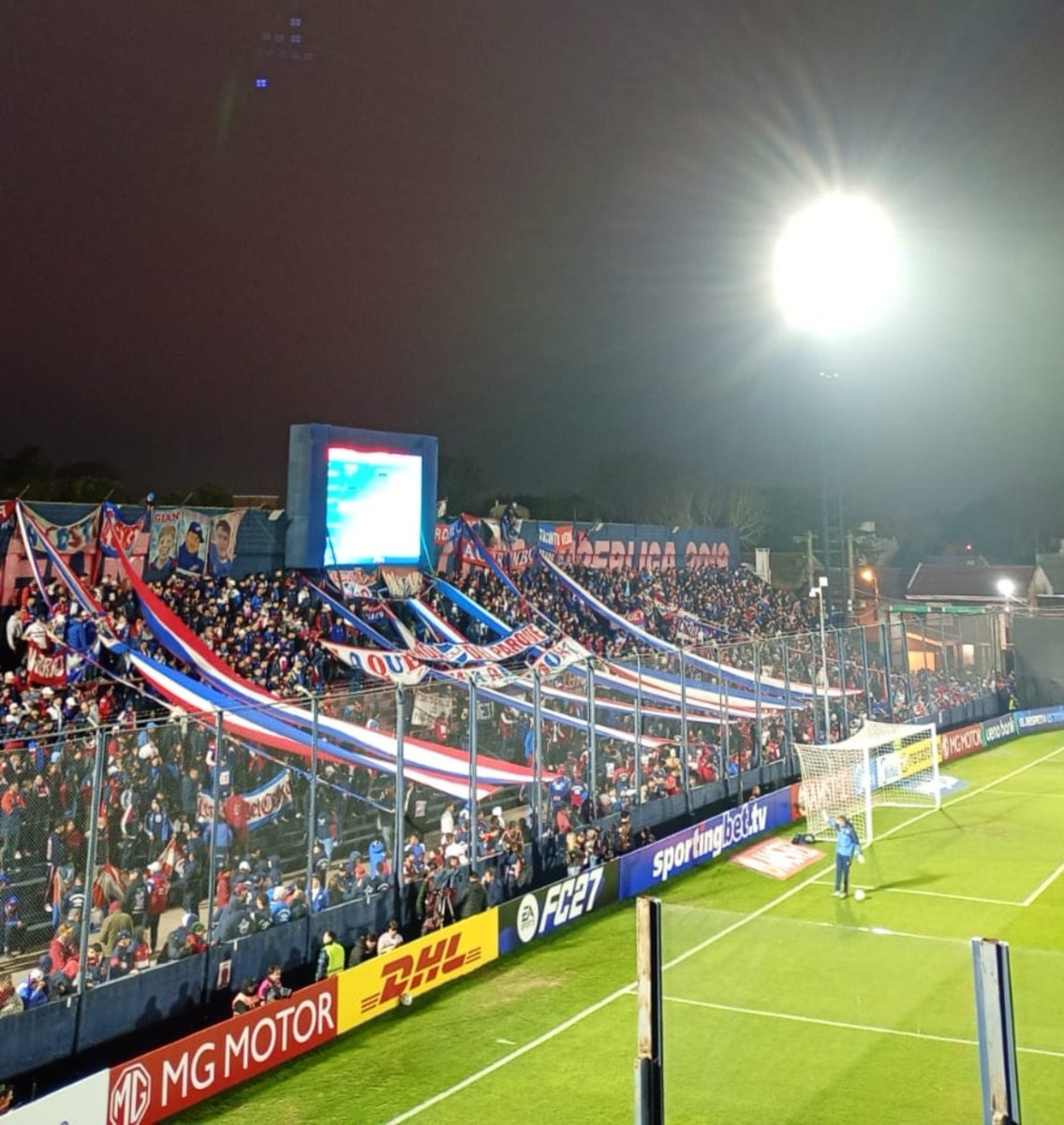 Totypintosok's tweet photo. Que grande que es Nacional. Mira como copó Victoria, parece un partido en Uruguay. Que gigante y hermoso este club hermano. 3 veces campeón del mundo, gigante por su gente, NACIONAL NOMAAAAA!!! https://t.co/KPwnyuSaL9