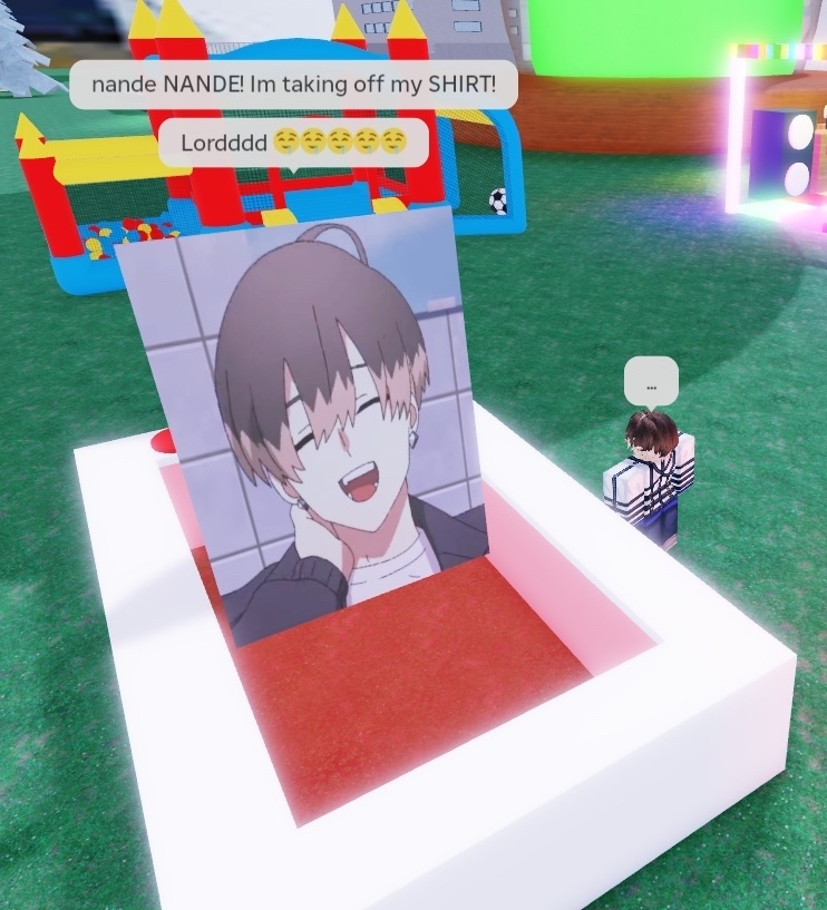 pannedpancake's tweet photo. Nande nande I’m taking off my SHIRT! https://t.co/JXvvNA5Axt