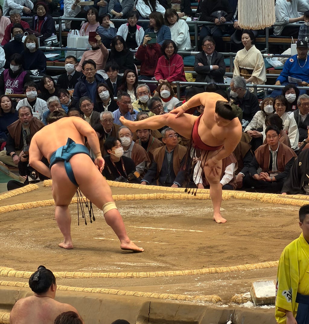 neo4j's tweet photo. Benjamin Squire modeled the SumoDB in #Neo4j and ran Eigenvector Centrality to find the most connected rikishi. The finding: rank does not always mean centrality.
https://t.co/RYCTY4sn9J
#Neo4j #GraphDataScience https://t.co/5A7DIgph7c