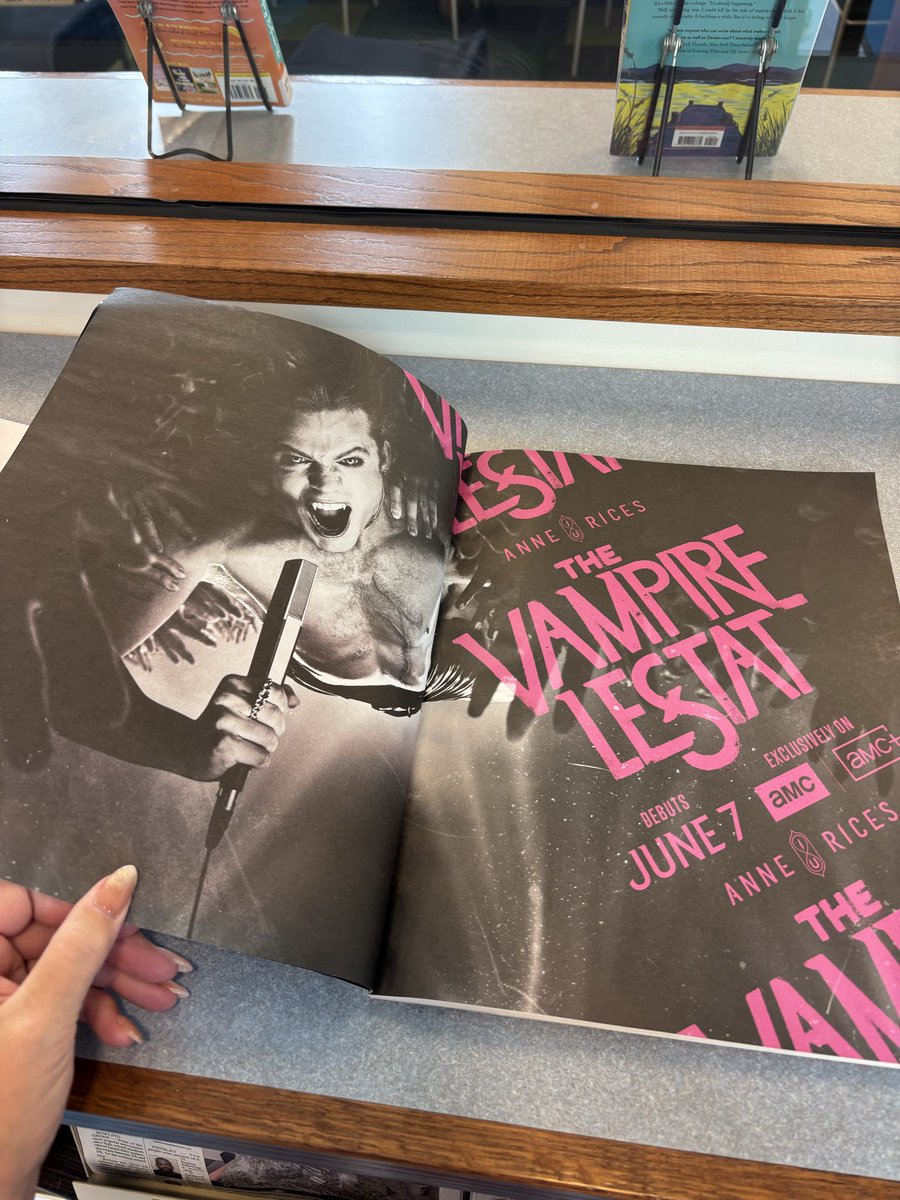 ChelseaGirl_11's tweet photo. Went to the library today and flipped this beauty around. https://t.co/j2pg3pn38t