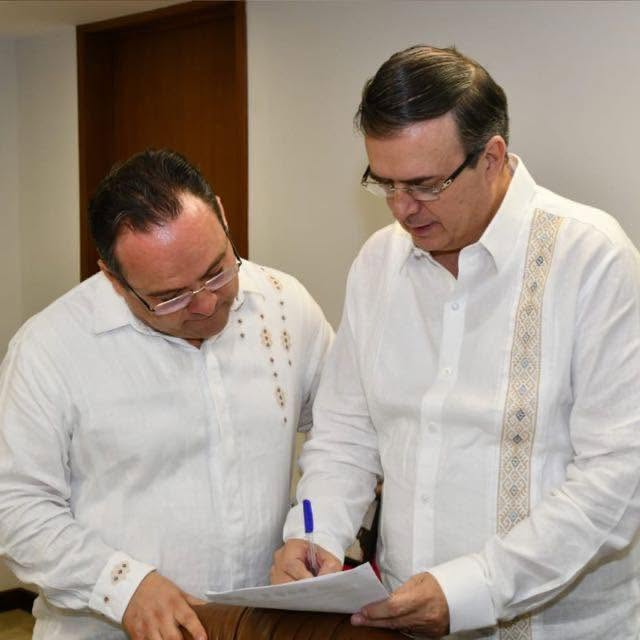 jorgegogdl's tweet photo. Se compra mansión millonaria de 17 millones de pesos @AlbertoUribeC funcionario de la Secretaría de Economía de @m_ebrard 

El ex emecista ahora morenista fue alcalde de Tlajomulco y candidato de Morena en Zapopan, se compró la mansión en 2021 después de ser candidato de Morena https://t.co/ptk1XxsyLf