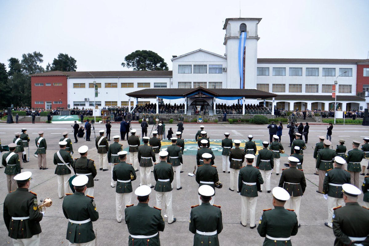 MinSeguridad_Ar's tweet photo. La Ministra de Seguridad Nacional, Alejandra Monteoliva, encabezó el acto por el 88º aniversario de la Gendarmería Nacional Argentina, una Fuerza que, desde hace 88 años, protege a los argentinos con profesionalismo, disciplina y una vocación de servicio que no conoce límites.

Todos los días, sus hombres y mujeres custodian nuestras fronteras, recorren las rutas, combaten el narcotráfico, el contrabando y el crimen organizado, y están presentes donde la Patria los necesita.