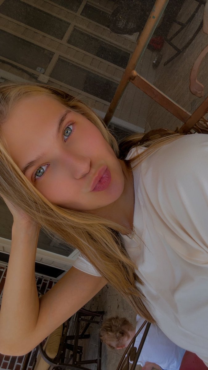 brynn🍒🖤 tweet media
