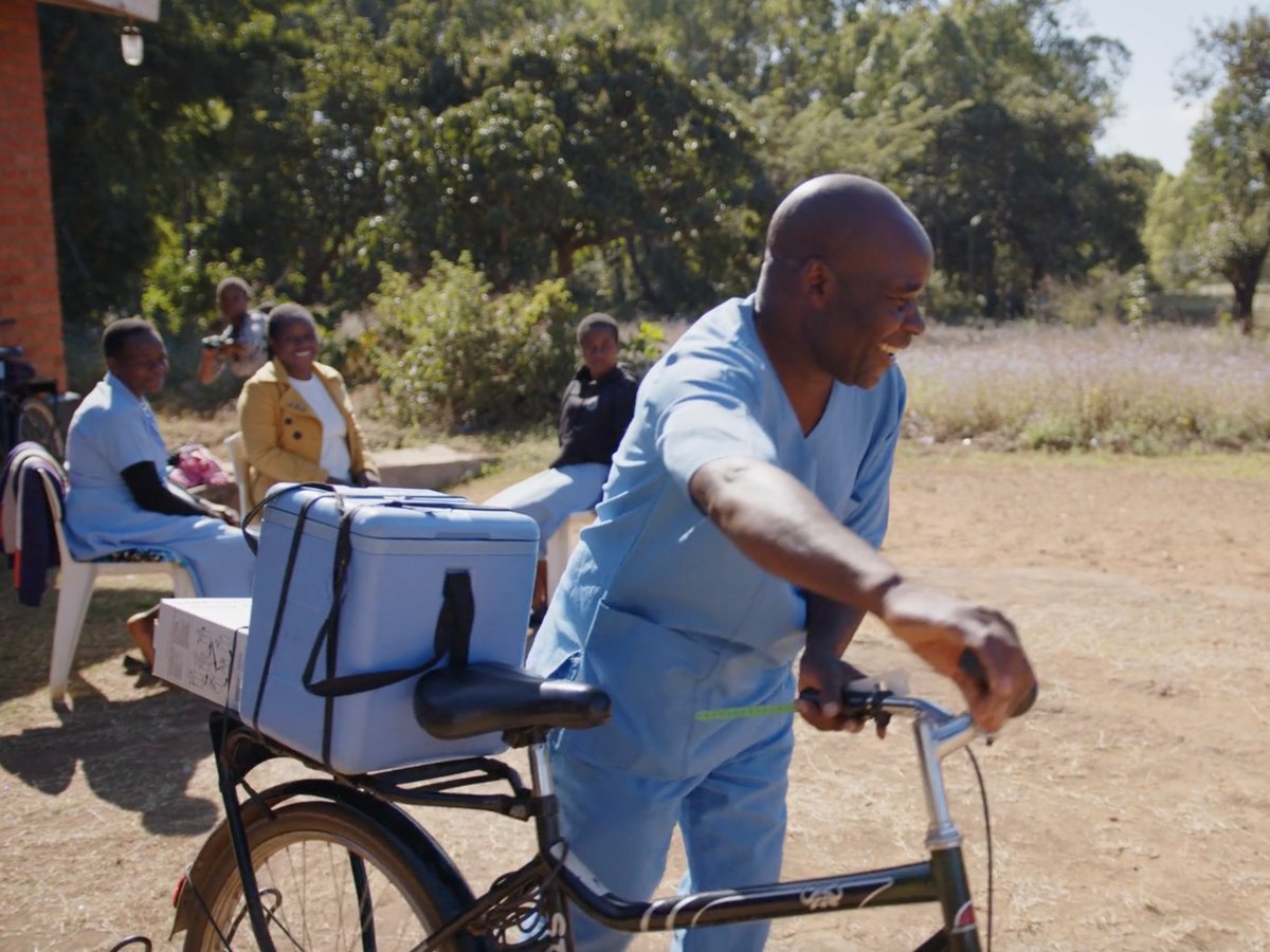 PowerOfBicycles's tweet photo. Peter once walked 15 km to reach his patients. Today, thanks to a Buffalo Bicycle, he can reach up to 50 people a day, respond faster to emergencies, and support his family. One bicycle. Countless lives changed. https://t.co/sweWHV054Q https://t.co/CSKvwpthCR