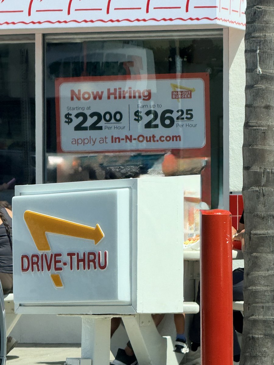 johnrobertsFox's tweet photo. Seen in San Diego…. https://t.co/qXhBJwQO8y