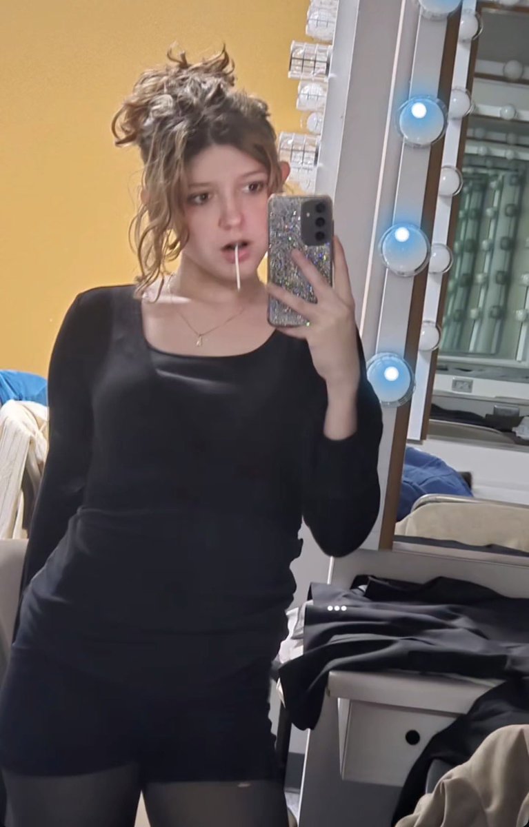 bopslovr2121's tweet photo. Irl submission https://t.co/xmQIIz35u5