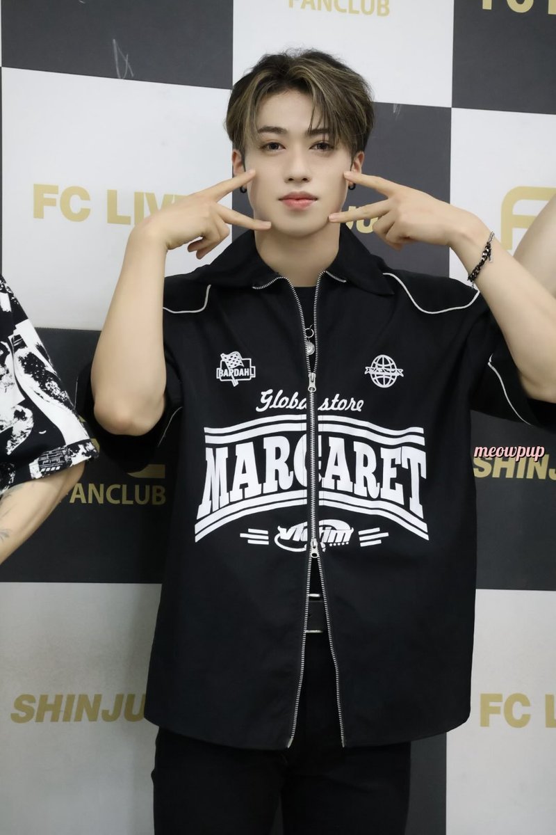 sunnyysmilee's tweet photo. 260728 ①
새 의상 너무 잘 어울려😽

#체이서 #CHASER #チェイサー
#케이스케 #KEISUKE https://t.co/6KbBNAvWzw