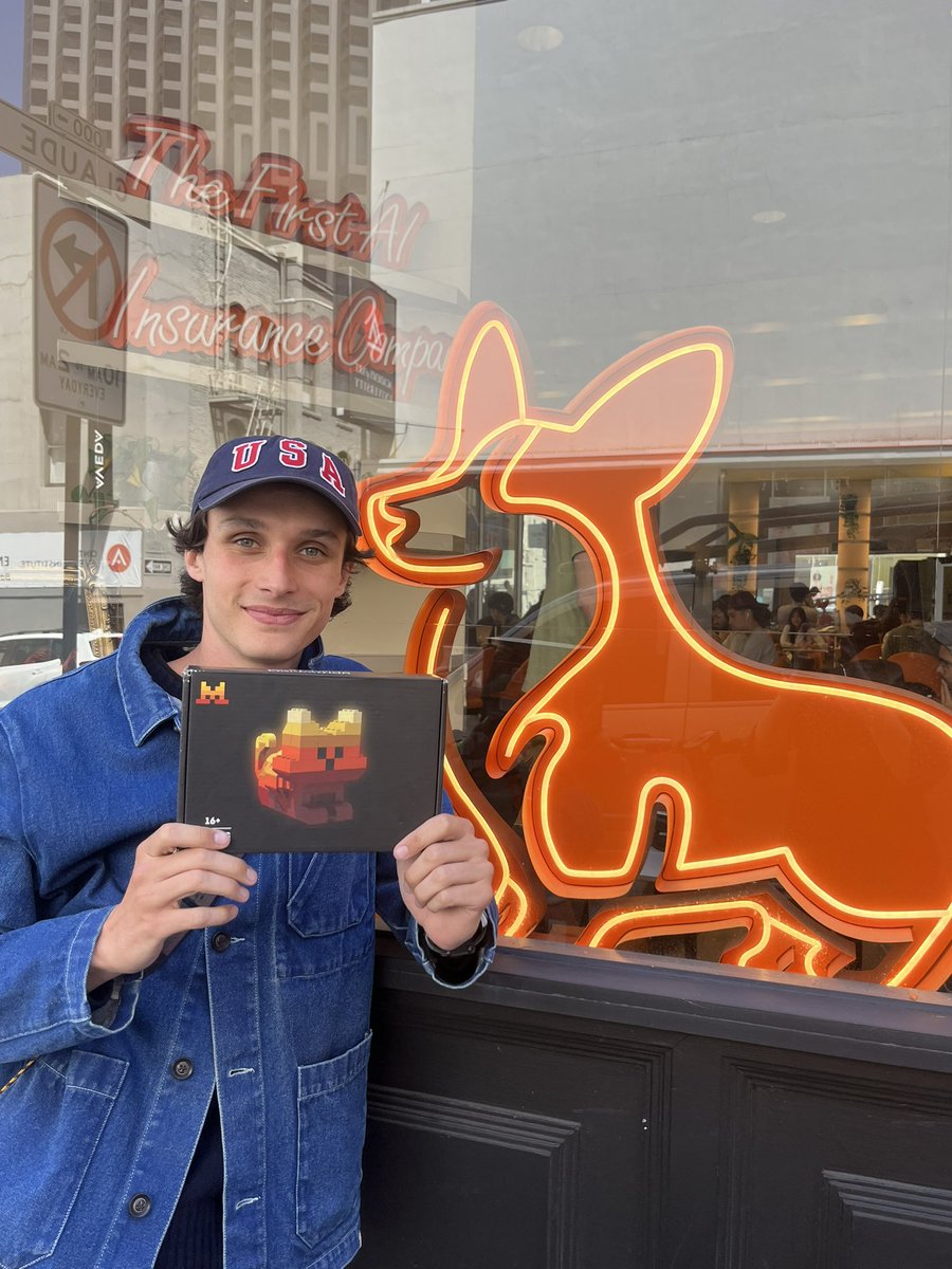 VforVadore's tweet photo. Corgi x Briq: French Founder Meetup 
Jul 30 - Breakfast - 9am-11am 🇫🇷

https://t.co/b5iGiQKtpV

If you speak French, if you like France or if you like croissant, come join us in Corgi’s office for a petit-dej !

SF: Show up>meet someone>throw an event with the coolest brand in the city. Huge thanks @MarieAdant and @UseCorgi for making it happen.