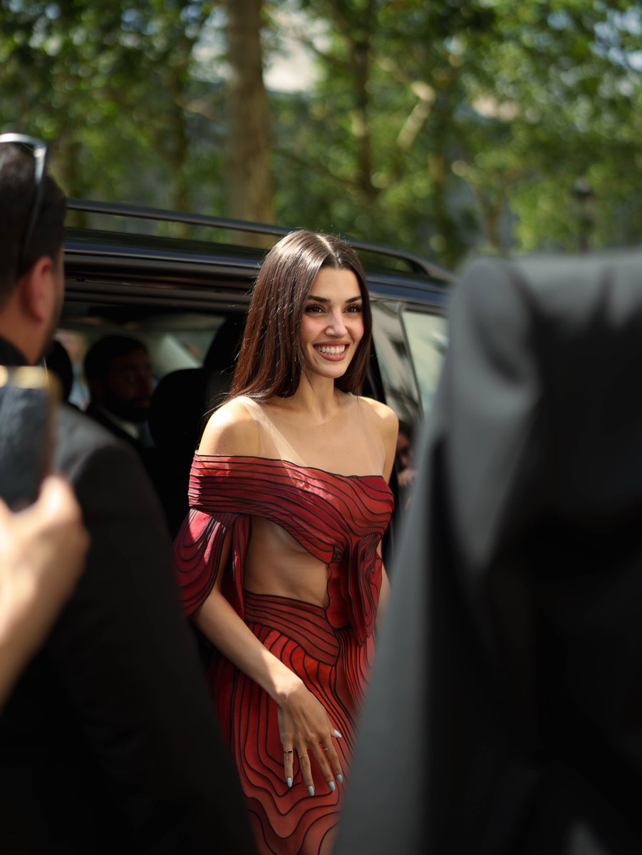 SiteHandeES's tweet photo. 📸| @|dlbco_photo • IG Post
#HandeErçel llegando al desfile de la Maison Iris van Herpen en la semana de la alta costura de París - 06/07
#HauteCoutureWeek https://t.co/VONpuzk0Vx