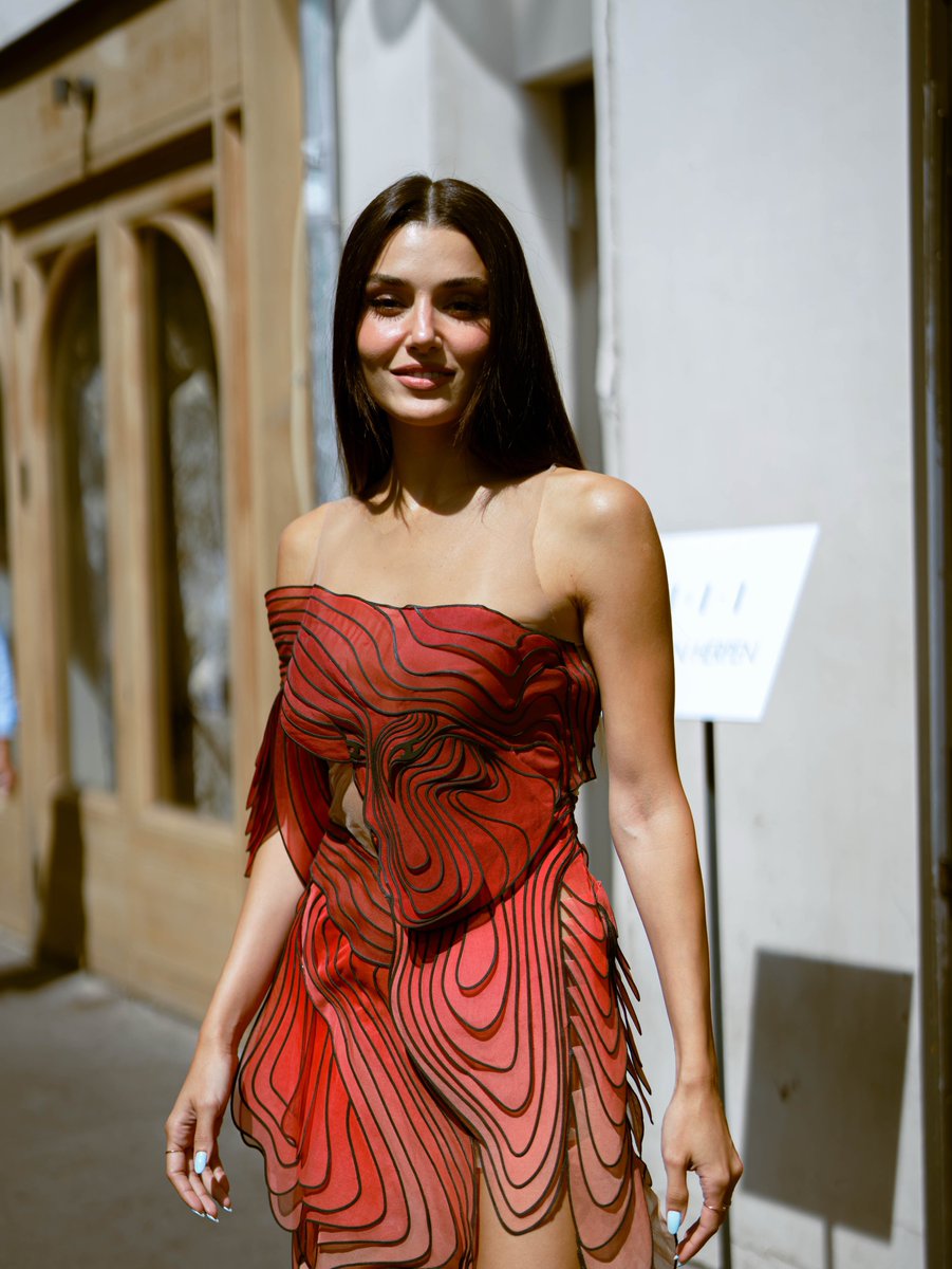 SiteHandeES's tweet photo. 📸| @|dlbco_photo • IG Post
#HandeErçel llegando al desfile de la Maison Iris van Herpen en la semana de la alta costura de París - 06/07
#HauteCoutureWeek https://t.co/VONpuzk0Vx