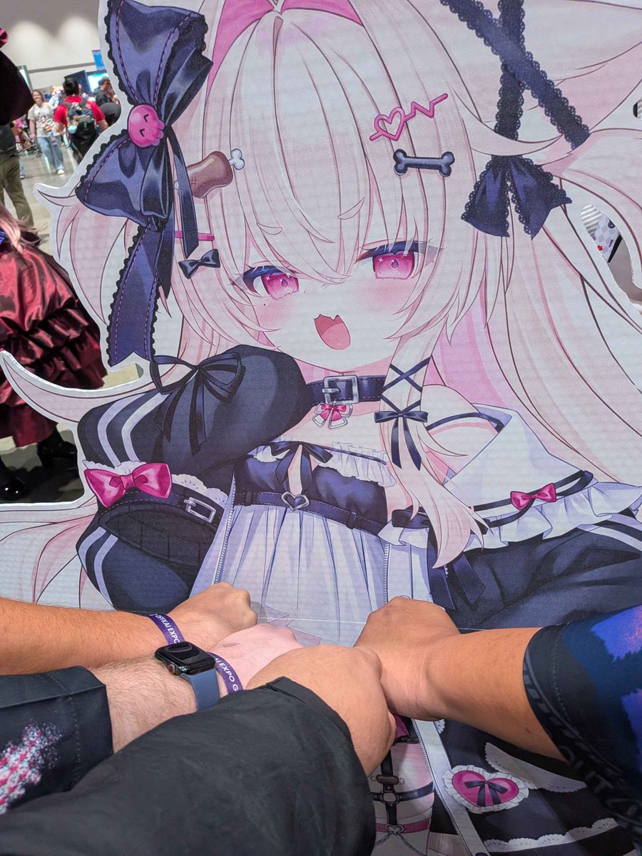 dagronSR's tweet photo. Nanako meet n greet on Sunday

Felt like I held up the line for awhile and I felt bad after the fact, but there was sooo much to talk about.

Afterwards she was carried around via iPad and taken around the con beginning with saying hi to lemi and Rina

#OffkaiGen5 https://t.co/ptHYxTlLMH