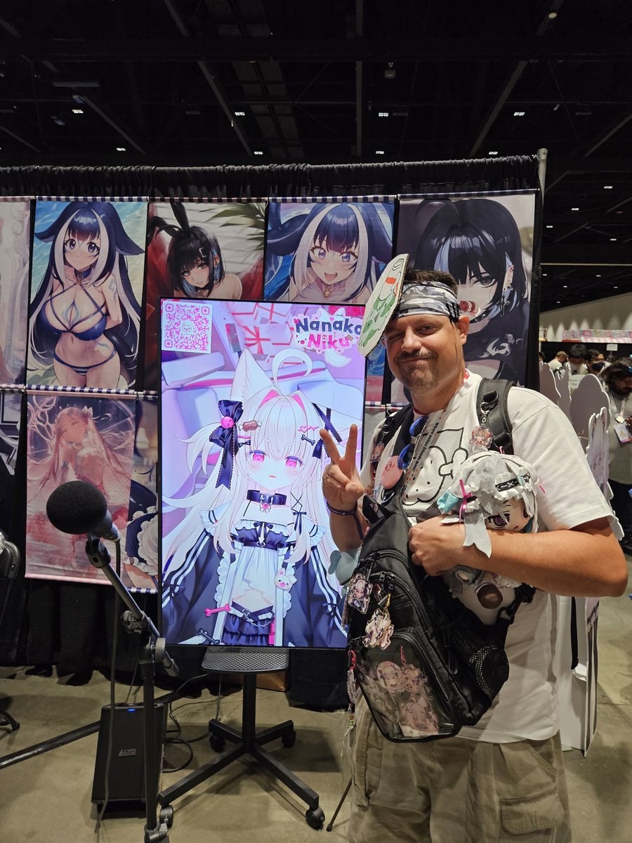 dagronSR's tweet photo. Nanako meet n greet on Sunday

Felt like I held up the line for awhile and I felt bad after the fact, but there was sooo much to talk about.

Afterwards she was carried around via iPad and taken around the con beginning with saying hi to lemi and Rina

#OffkaiGen5 https://t.co/ptHYxTlLMH