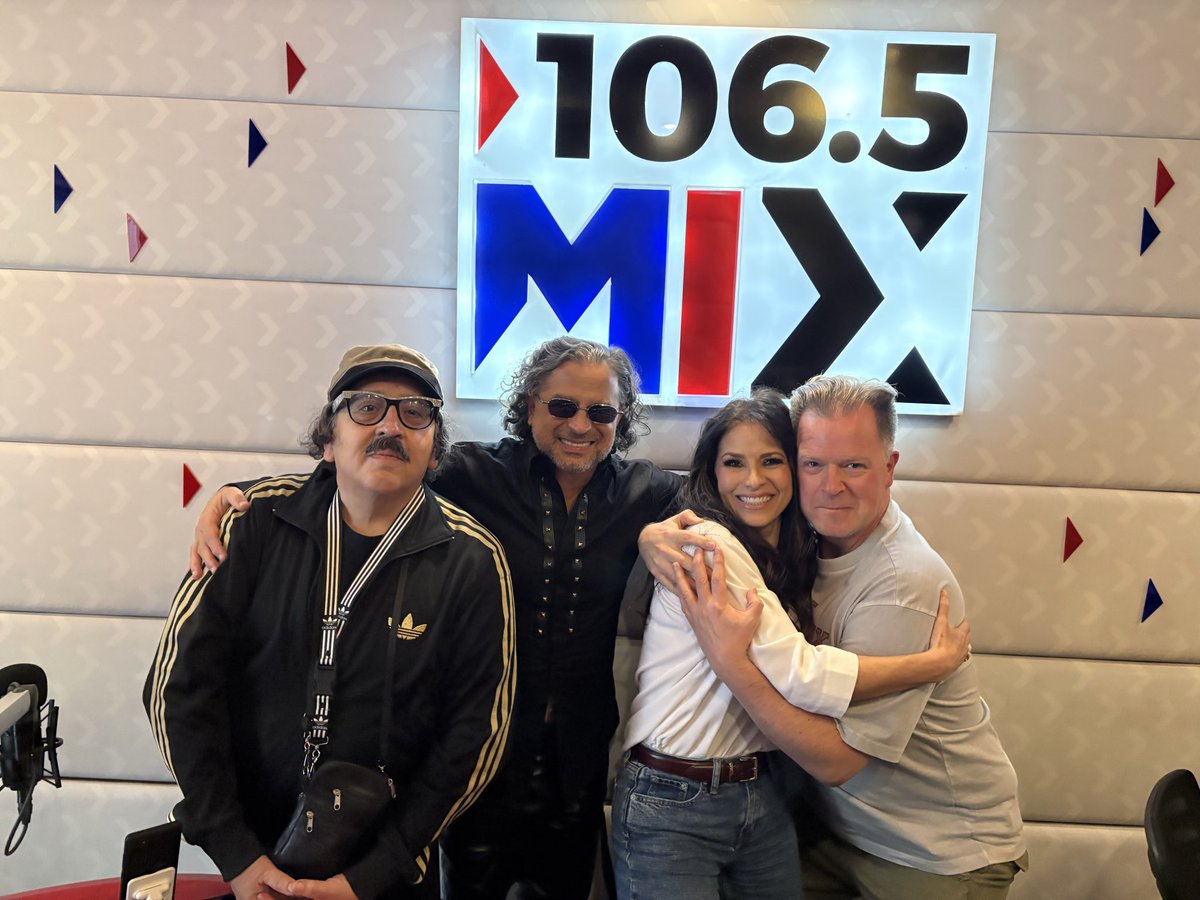 algavito's tweet photo. Como disfrutamos ayer a Sentidos Opuestos!!!! Hoy vamos en vivo por @MixMxOficial y @iHeartRadioMx nos escuchamos a las 4:00 🔥🤩✨ https://t.co/SGhBf9UfQ1