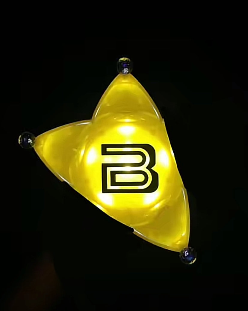 hwllobb's tweet photo. Someone said this is the new lighstick and I’m CRINE💀 https://t.co/ZqK5HkARKK