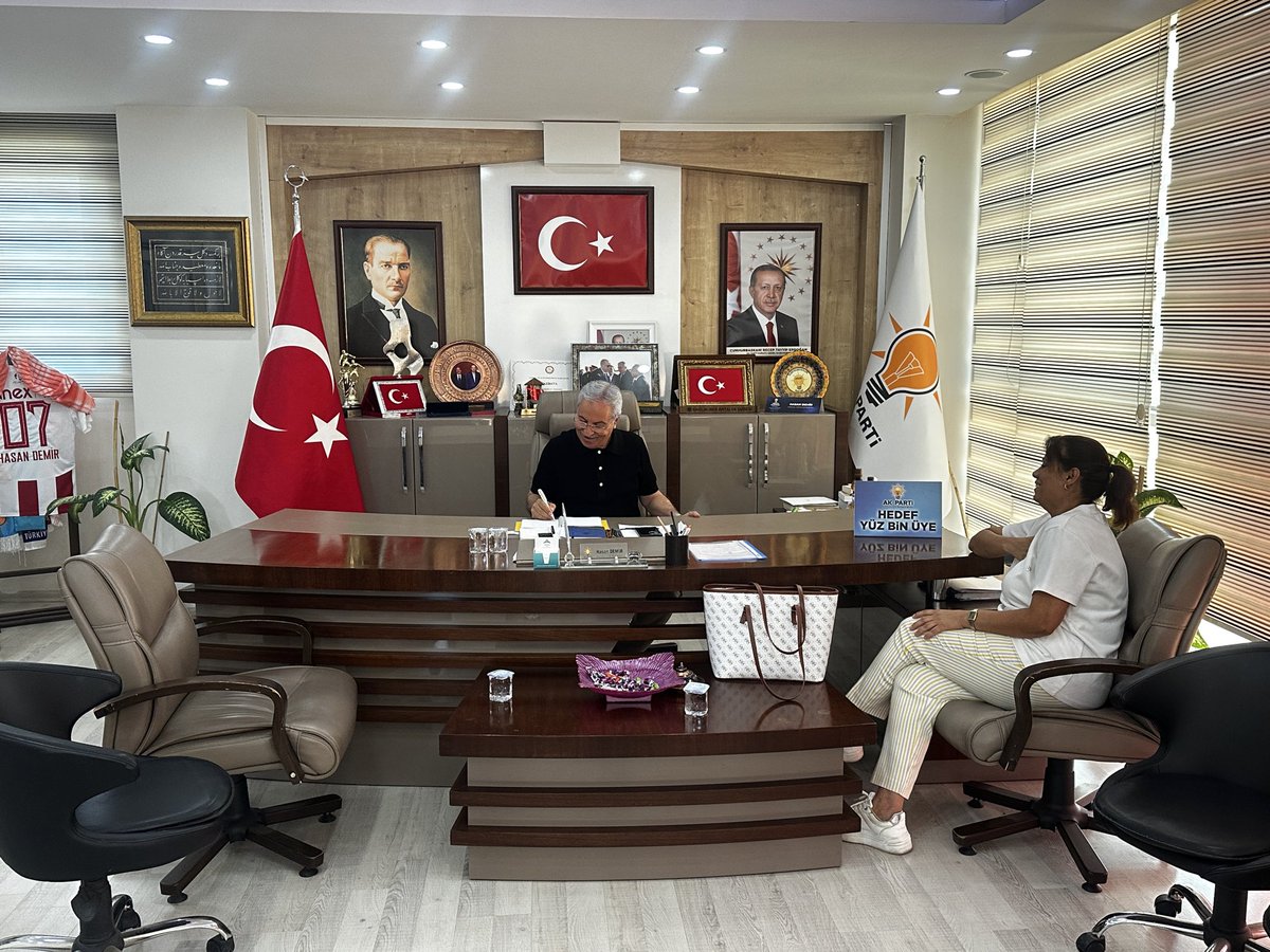 hasandemirserik's tweet photo. Bugün İlçe Başkanlığımızda vatandaşlarımızla hemhal olmaya, onların dertleriyle dertlenip çözüm odaklı istişarelerde bulunmaya devam ettik.

İlçe Başkanlığımızda bizleri ziyaret eden;

📌 Ramazan BALCI
📌 Fuat UYSAL
📌 Okul arkadaşım Osman EĞDİR
📌 Musa DALDAL
📌 Muzaffer Burak ARICAN
📌 Zeliha ARICAN
📌 Rıfat PARLAKKAYA
📌 İrem KARADAL
📌 Arzu KABAL AYDIN
📌 İrem SAYDAM
📌 Hüsne KARA
📌 Leyla SAYDAM
📌 Gönül YAVUZ
📌 Gözde ÇOBANLAR
📌 Şazemuş TUT
📌 Rojin ATEŞOĞLU
📌 Şehmus TURAN
📌 Güneş Mahalle Muhtarımız Tayyip SOYSAL
📌 Galip DOĞAN
📌Kuzeyyaka mahalle Başkanı Musa KAYACAN

Nazik ziyaretleri ve samimi sohbetleri için kıymetli misafirlerimizin her birine gönülden teşekkür ediyorum. İlçe Başkanlığımızın kapısı, her zaman tüm hemşehrilerimize açıktır.