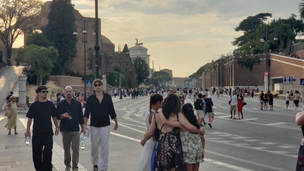 TheOrigamiGuru's tweet photo. Since I'm "stuck" here in #Rome, here are some more random pics.
Metro outside of #Termini, a shot from outside #Pompeii, just a shot i took in the moment on the street (love the 3 guys/3 girls capture), and then a painting i found where a dude is totally pissin on a wall 🤣🤌🤌 https://t.co/YqPgbOmuTb