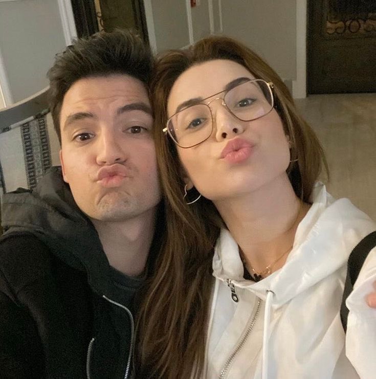 ibgabsy's tweet photo. felipe neto vai casar e eu até hoje não superei o fim dele com a bruna 💔 https://t.co/6wq8mnW5vI
