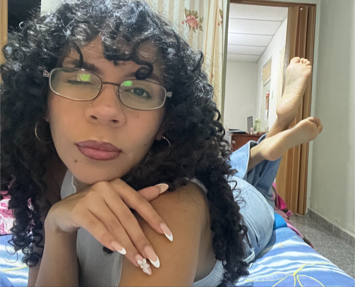 brattycurls's tweet photo. enjoy the view 💁🏽‍♀️ https://t.co/8GRaPlHWVs