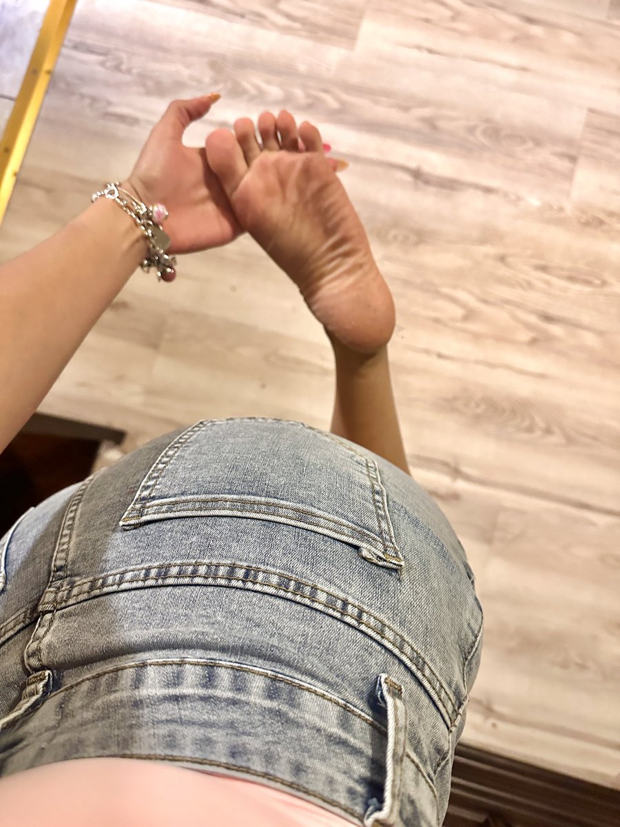 UrPrincessLizy's tweet photo. poor boys keep scrolling. you can't afford me anyway.
my attention is luxury. and luxury is never cheap.
only real ones stay.

#findom #femdom #göttin #déesse #findomNL https://t.co/gz8m6VhHZD