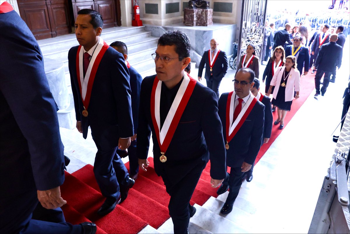 HarveyColchado's tweet photo. SEGURIDAD CON DEMOCRACIA, NO CON CONCENTRACIÓN DEL PODER

El Perú necesita instituciones fuertes, no concentración del poder. Necesita prevención, investigación criminal e inteligencia estratégica para desarticular las mafias desde su origen, no solo reaccionar cuando el delito ya ocurrió.

La seguridad, la democracia y la lucha contra la corrupción exigen resultados. Ejerceremos una fiscalización firme para que cada compromiso se honre con hechos y no con discursos.