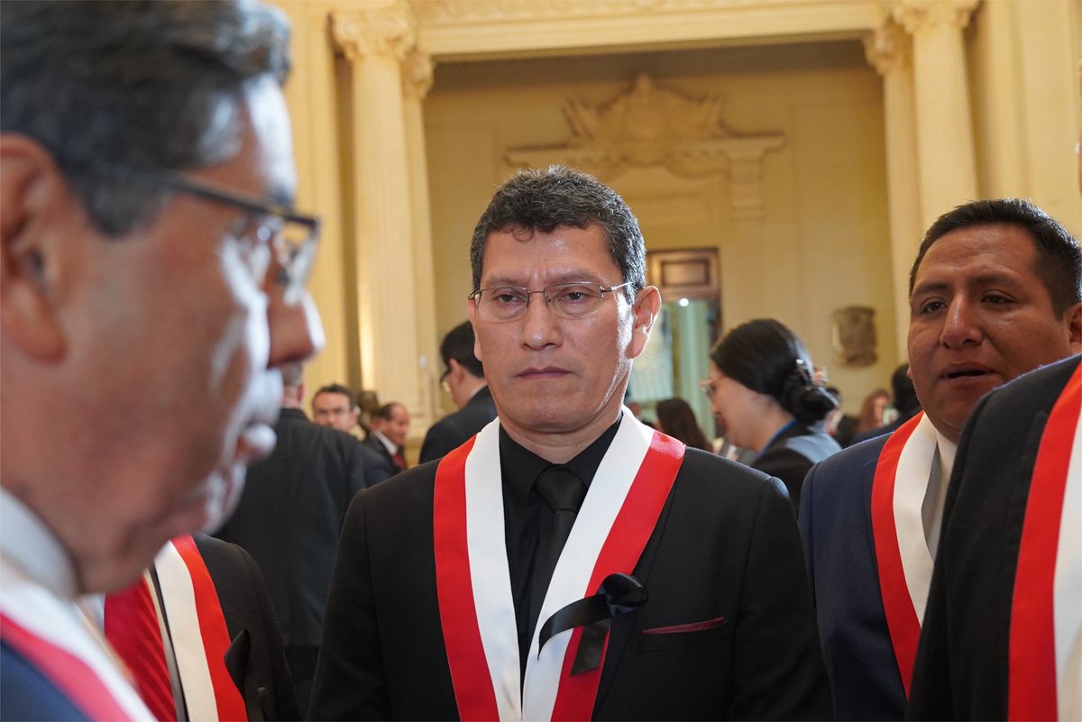 HarveyColchado's tweet photo. SEGURIDAD CON DEMOCRACIA, NO CON CONCENTRACIÓN DEL PODER

El Perú necesita instituciones fuertes, no concentración del poder. Necesita prevención, investigación criminal e inteligencia estratégica para desarticular las mafias desde su origen, no solo reaccionar cuando el delito ya ocurrió.

La seguridad, la democracia y la lucha contra la corrupción exigen resultados. Ejerceremos una fiscalización firme para que cada compromiso se honre con hechos y no con discursos.