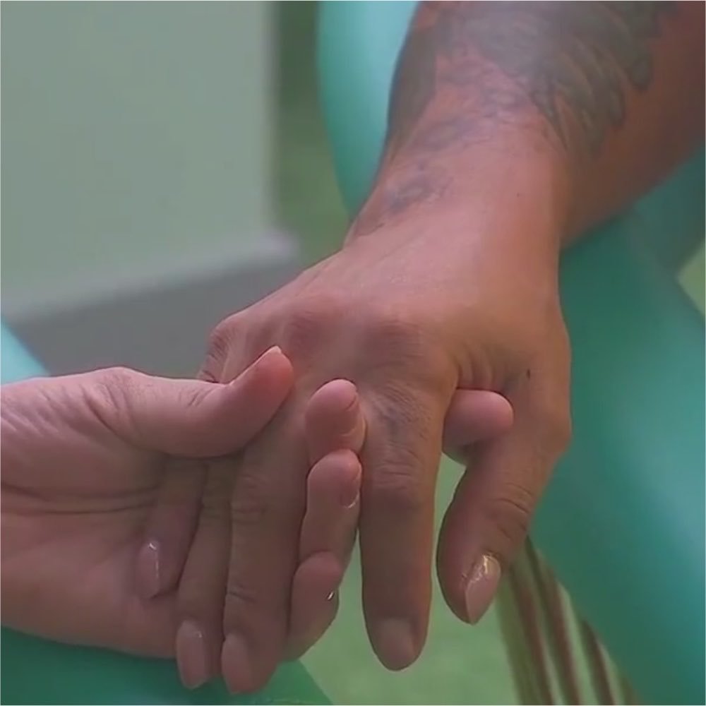 trueblueszn's tweet photo. ella son lesb y ana? 🥺🥺🥺

#LCDLFMX #LaCasaDeLosFamososMx https://t.co/svo1lgKxhf