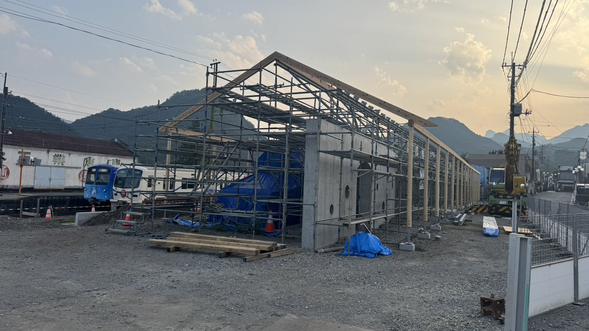 ebisu8kome10's tweet photo. 下仁田百選【デキは町おこし】

下仁田駅周辺リニューアル工事が進みます！施設内にデキも展示されます！

デキを見ているだけではもったいない！
デキを活用して町の活性化を！

人が集まればお土産品も必須！
という事で！
恵比寿屋は新商品考案中！
お楽しみに〜！ https://t.co/jgUlbhsWIM